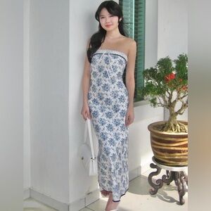 Elegant Blue Floral Strapless Dress